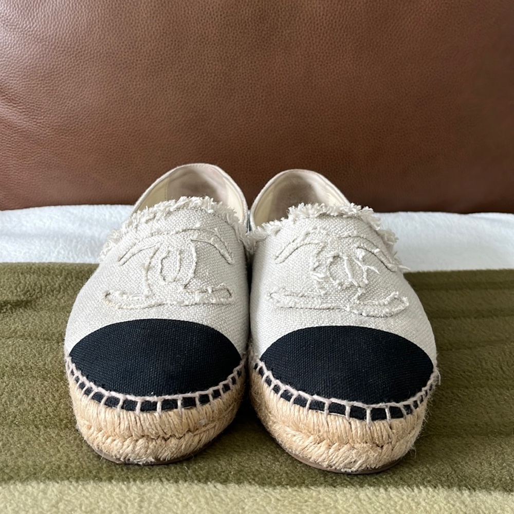Chanel Espadrilles - Beige/Black